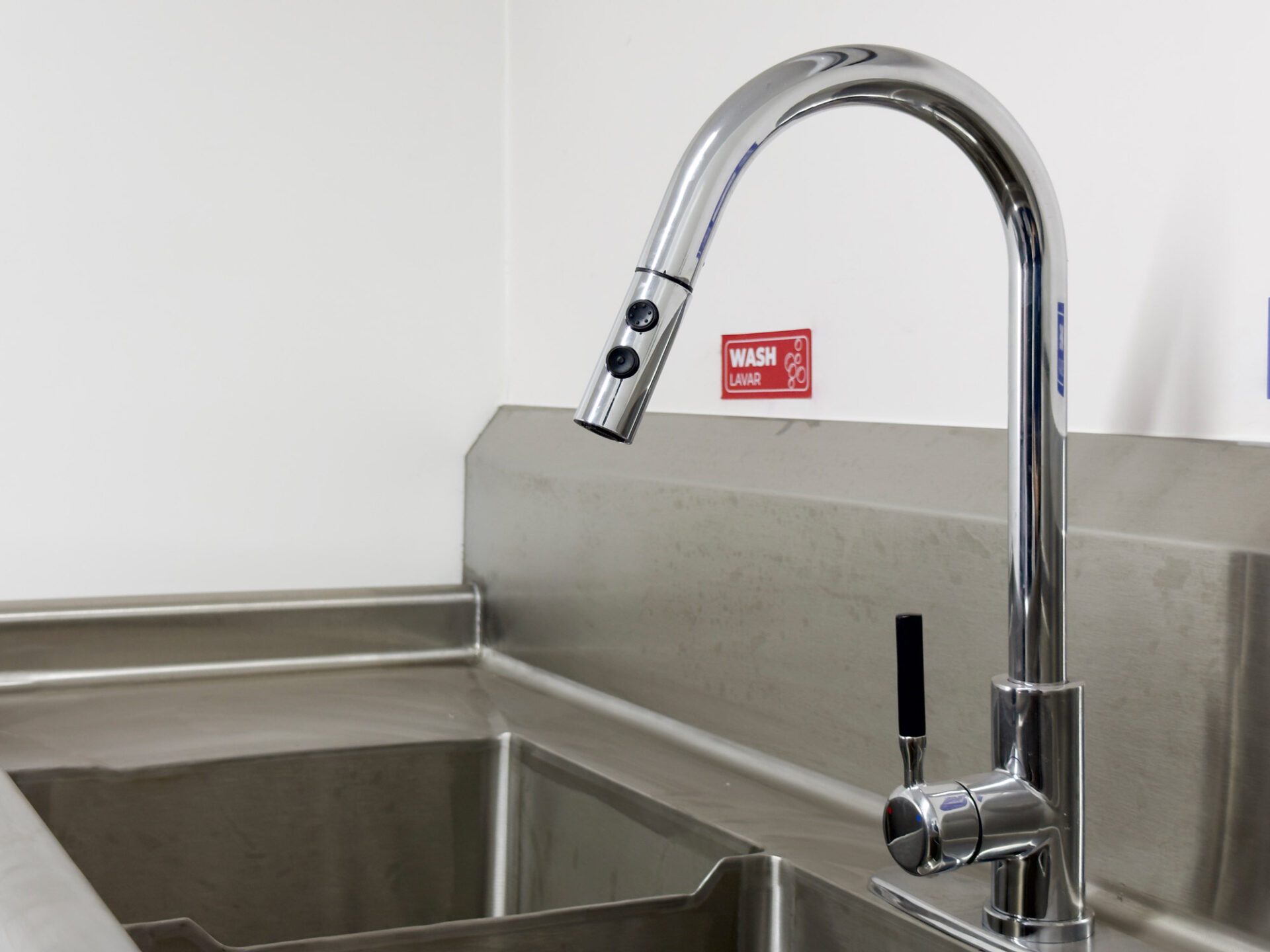 how to properly use the water pump in your food trailer